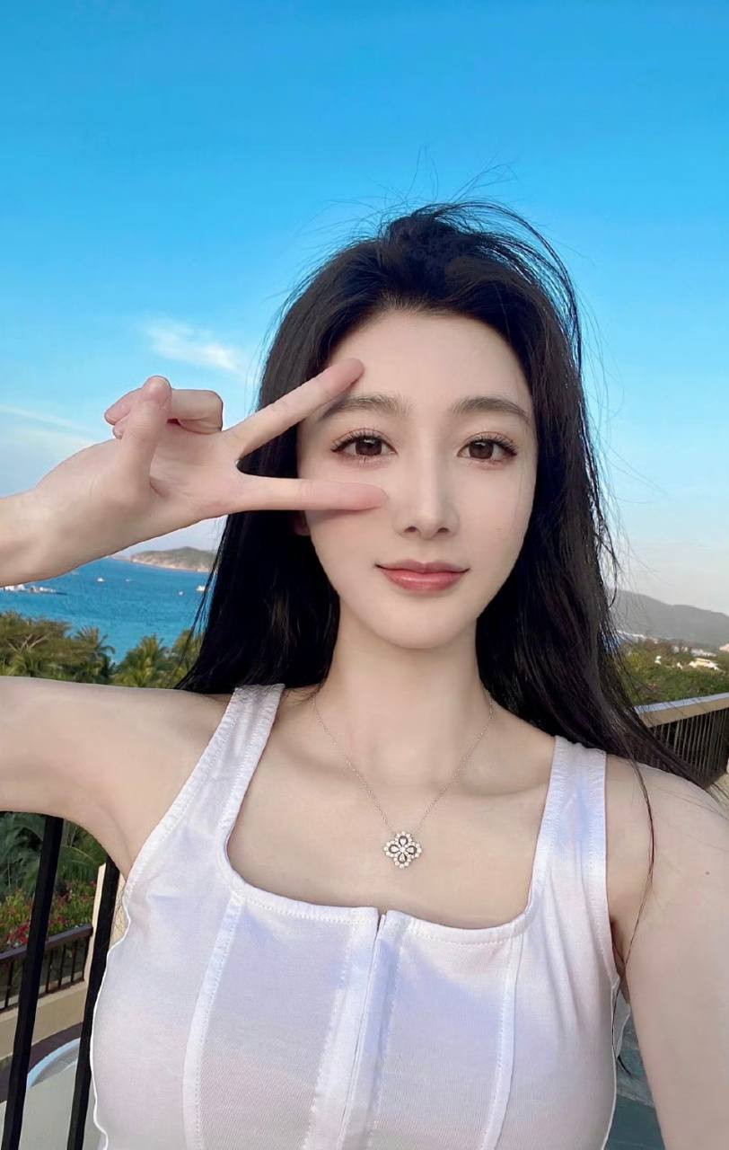 世界小姐季军瑞丽签约模特金熙嫒