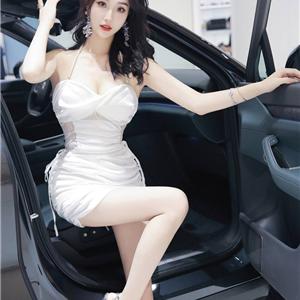 广州车模蔚来签约形象大使白羽